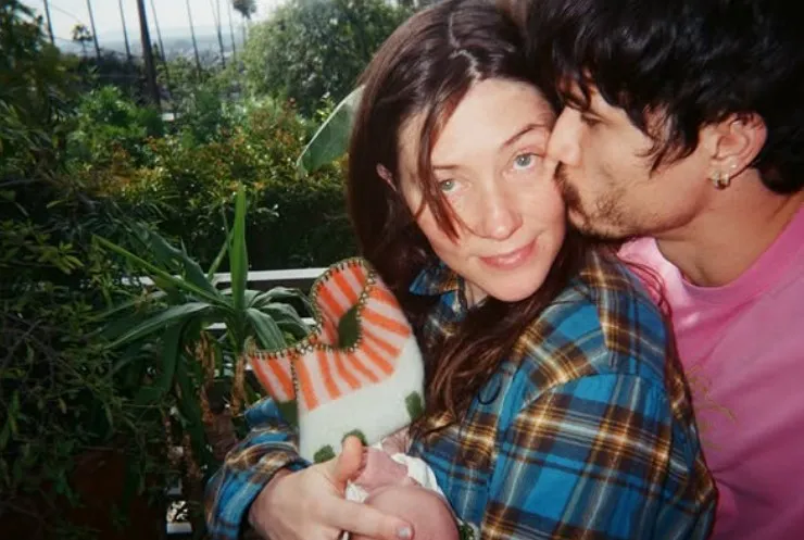 Зірка Рівердейлу Чарльз Мелтон уперше став батьком: актор показа фото малюка - today.ua