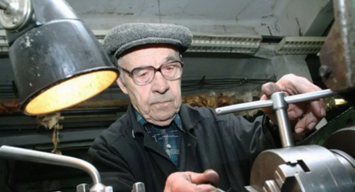 На українців чекають мізерні пенсії та робота до глибокої старості: експерт попередив про кризу на ринку праці - today.ua