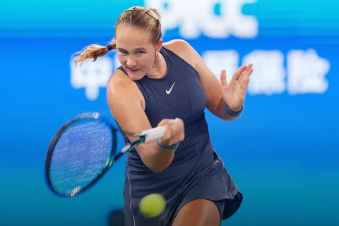 Розбила ракетку і всіх гучно послала: росіянка Андрєєва осоромилася на престижному турнірі BNP Paribas Open