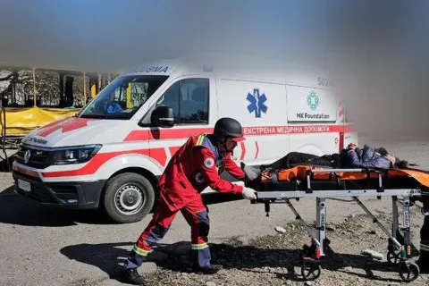 В Херсоне российский дрон полностью уничтожил маршрутку с людьми: кадры, от которых стынет кровь