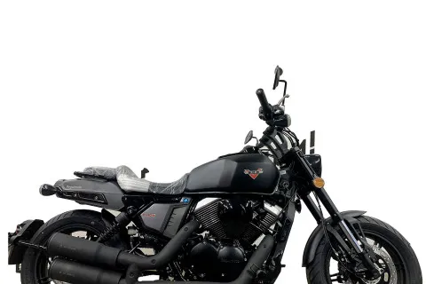 Байкер попал в ДТП и показал водителю "лайк": видео стало вирусным