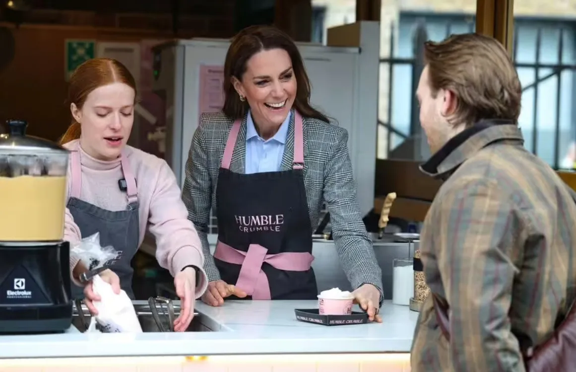 Подавали каву і солодощі на ринку: принц Вільям і Кейт Міддлтон здивували жителів Лондона - today.ua