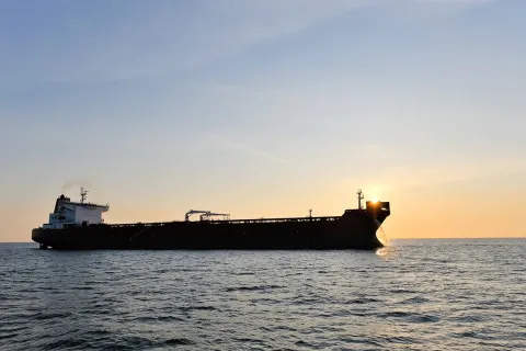 Российская нефть, которая уже загружена в танкеры, поступит в свободную продажу: США отменили санкции