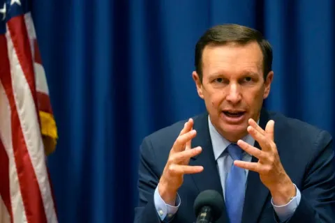 "Втрачає розум": у Сенаті США зробили заяву про Трампа та війну з Іраном