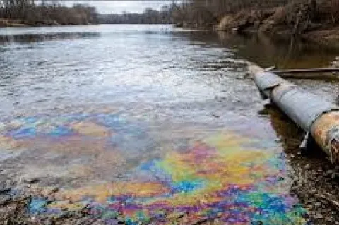 Екологічна катастрофа на Дністрі: мільйони людей можуть втратити доступ до питної води