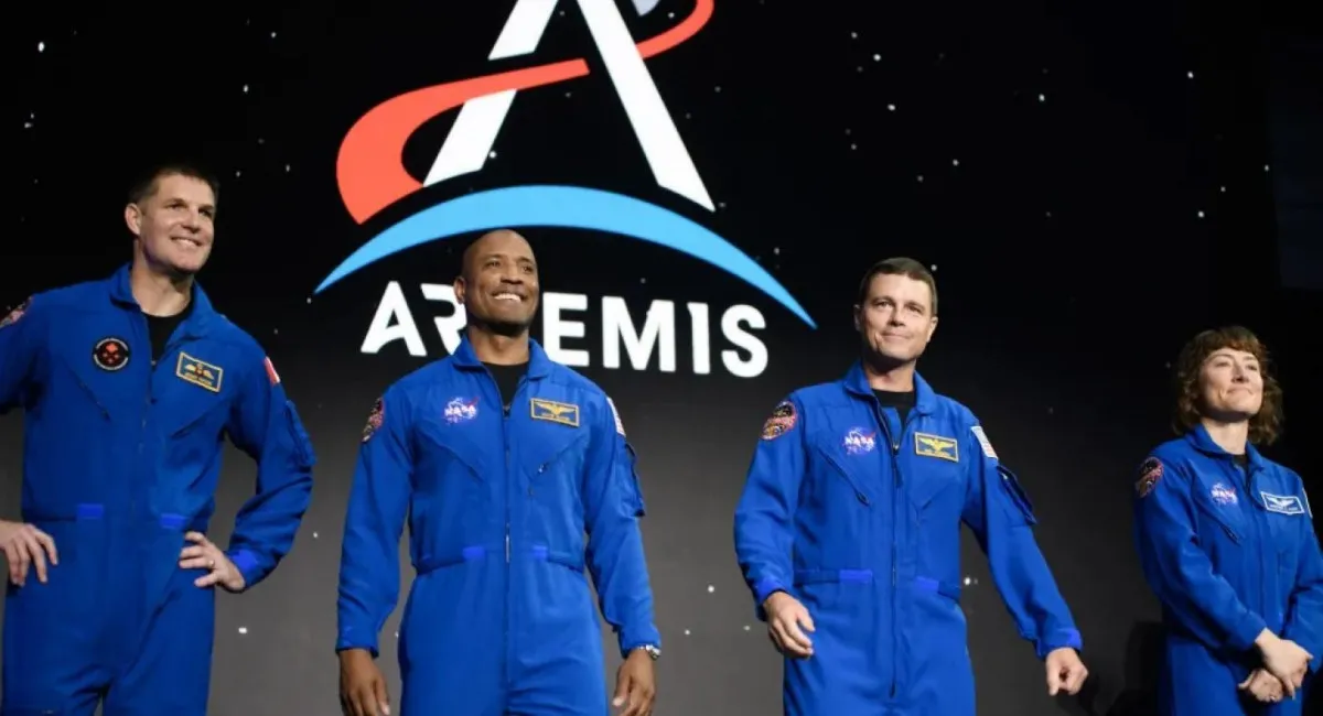 Экипаж астронавтов, которые полетят к Луне, отправляют на карантин: что-то пытается помешать миссии Artemis II - today.ua