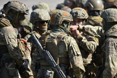 Названо 30 країн світу з найбільшими витратами на армію: яке місце посідає Україна