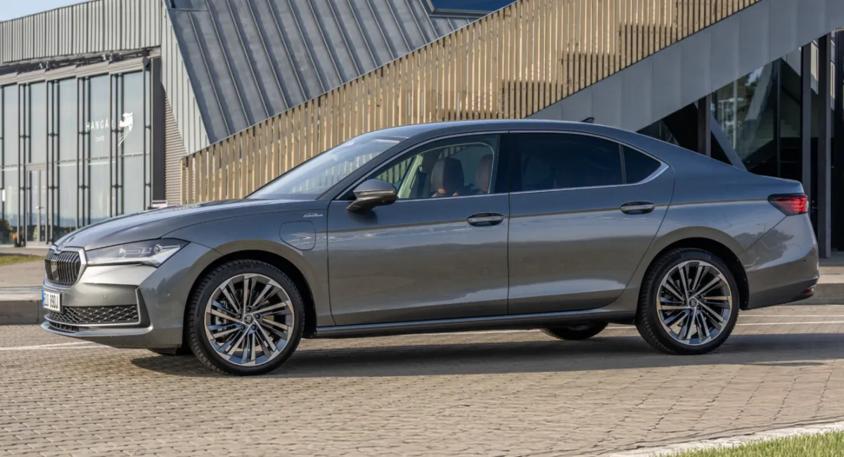 Skoda представила новий флагман: майже 300 к.с. і витрата менш ніж 2 л на 100 км - today.ua