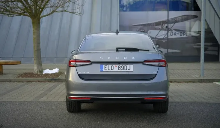 Skoda представила новий флагман: майже 300 к.с. і витрата менш ніж 2 л на 100 км Skoda представила новий флагман: майже 300 к.с. і витрата менш ніж 2 л на 100 км - today.ua