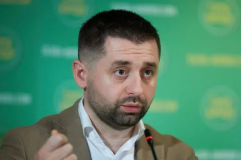 Слова Зеленського неправильно зрозуміли: у “Слузі народу” пояснили заяву про депутатів і мобілізацію