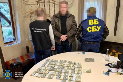 $620 тисяч хабаря і подобова “данина”: як викрили схему в СБУ Рівненщини