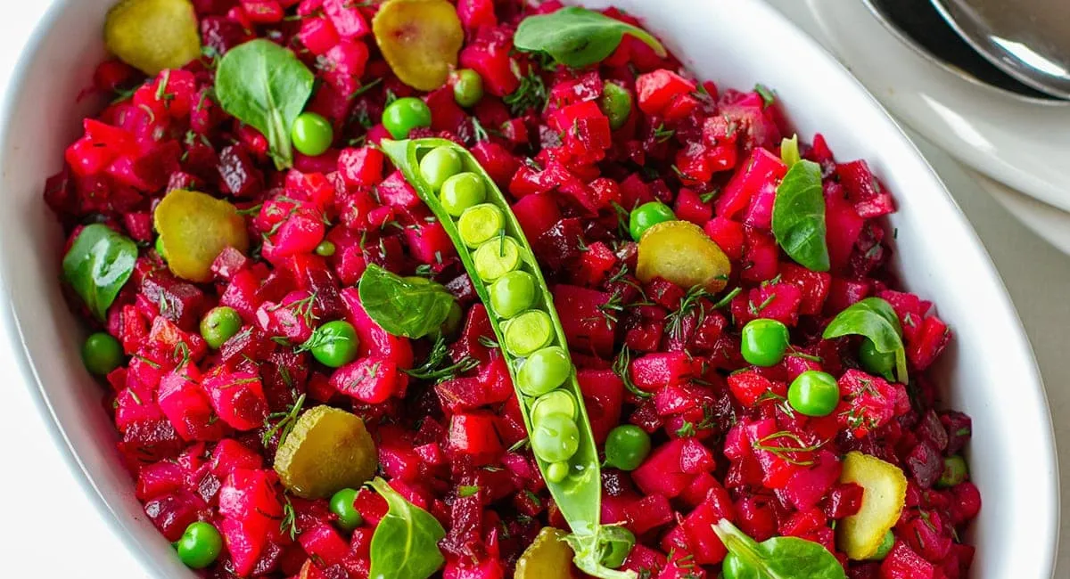 Готовится за 15 минут, а вкус как в ресторане: рецепт винегрета, который покорит даже гурманов - today.ua