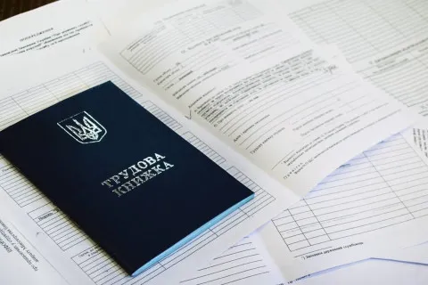 Багатьом українцям під час війни зарахують страховий стаж у потрійному розмірі 