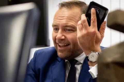 Навроцький шокований діями Трампа: США ввели жорсткі санкції проти польської ІТ-фірми через тероризм