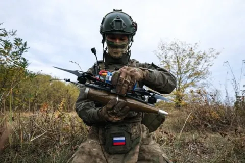 Новая опасность для гражданских: россияне сбрасывают с дронов взрывчатку, замаскированную под обычные предметы – как отличить