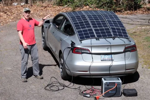 Чи можна зарядити Tesla від сонця: блогери перевірили на практиці