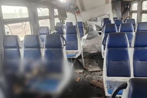 Удар по потягу "Слатине-Харків": є загиблий, "Укрзалізниця" терміново скасовує рейси