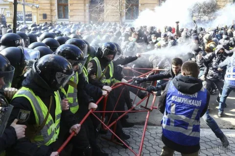 Депутатов хотят завтра бить: к Верховной Раде стягивают полицию и Нацгвардию