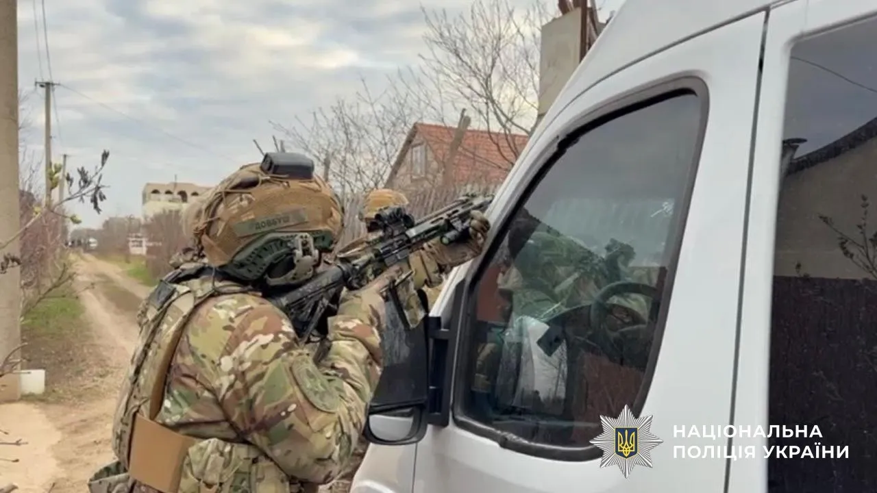 Через порушення військового обліку: в Одесі чоловік з автоматом поранив поліцейських і був ліквідований - today.ua