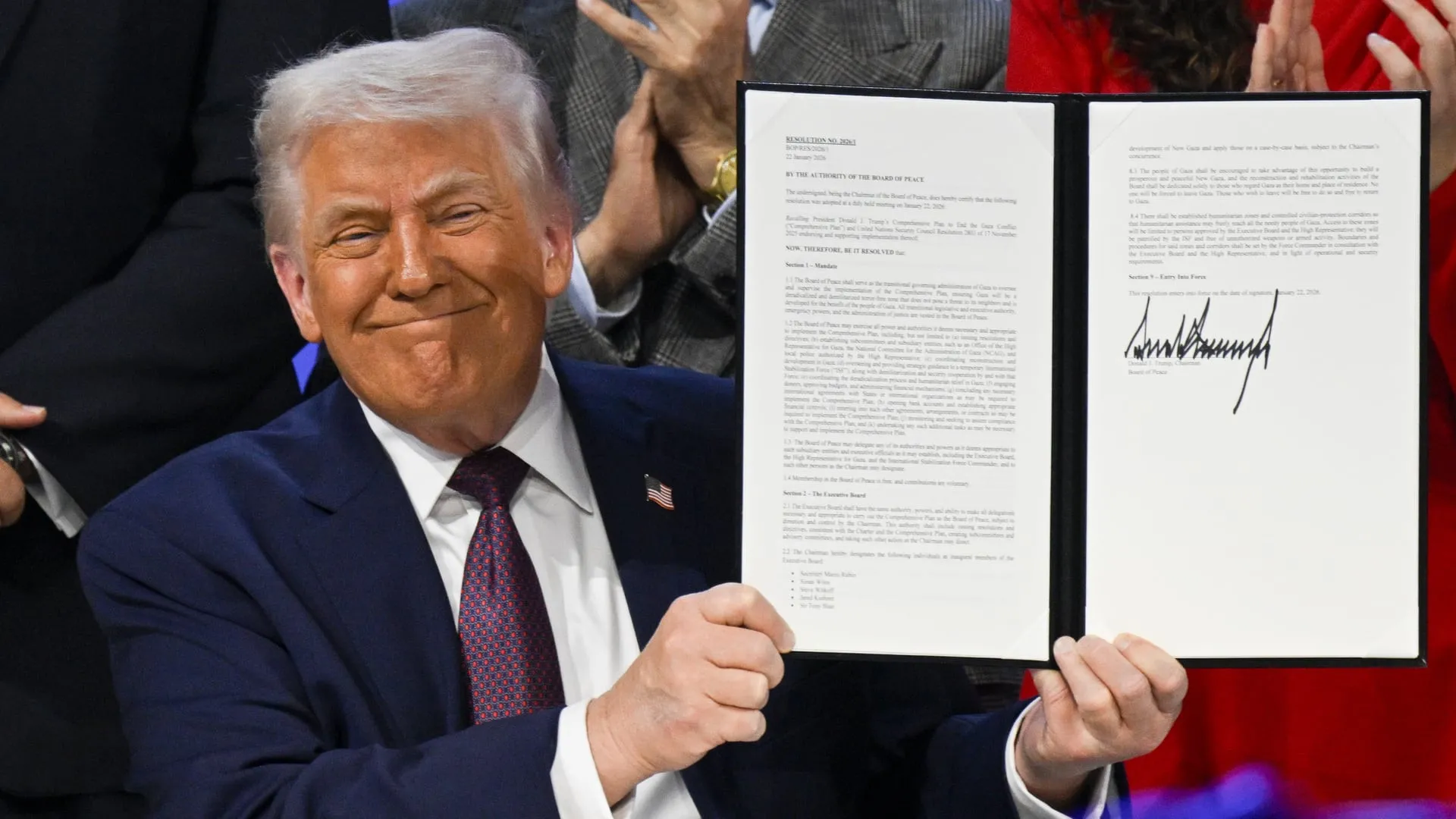 У США вводять нові 100-доларові банкноти: що робити українцям, які зберігають заощадження в американській валюті У США вводять нові 100-доларові банкноти: що робити українцям, які зберігають заощадження в американській валюті - today.ua