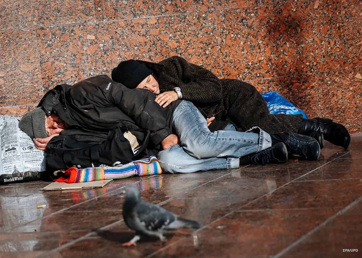 Європейська країна роздала бездомним по 4000 євро: результат ошарашив Європейська країна роздала бездомним по 4000 євро: результат ошарашив - today.ua