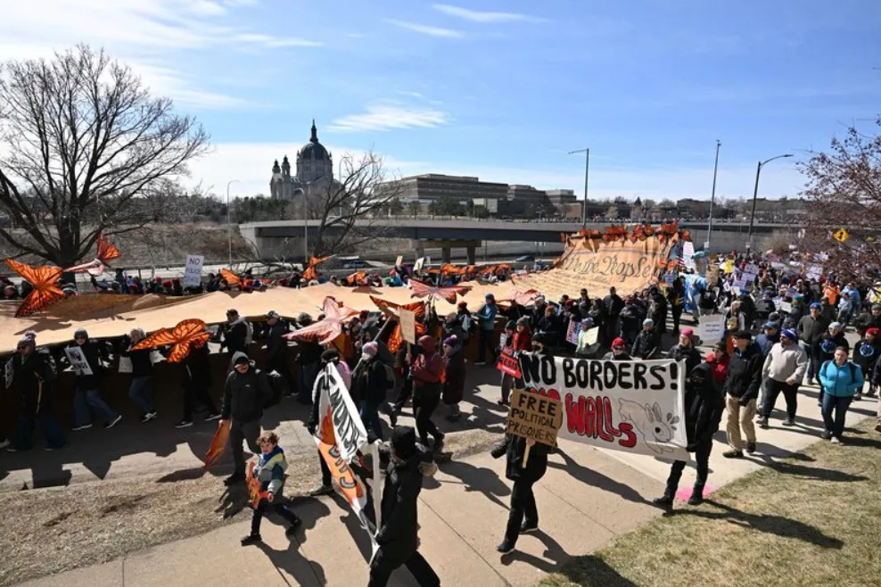 Мільйони американців з усіх 50 штатів протестують проти Трампа: що відомо про акцію No Kings Мільйони американців з усіх 50 штатів протестують проти Трампа: що відомо про акцію No Kings - today.ua