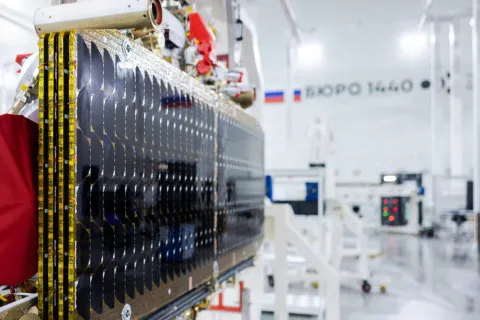 Вызывает беспокойство: РФ разворачивает собственную сеть спутников, которая превосходит Starlink