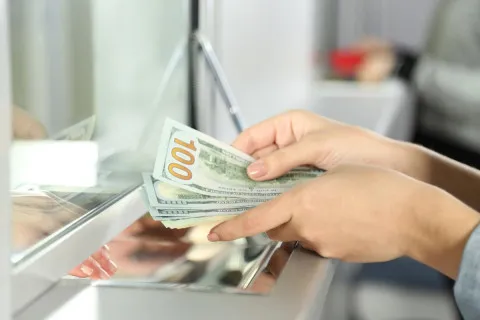 Не здавайте ці купюри в обмінники: за них можна виручити значно більші гроші