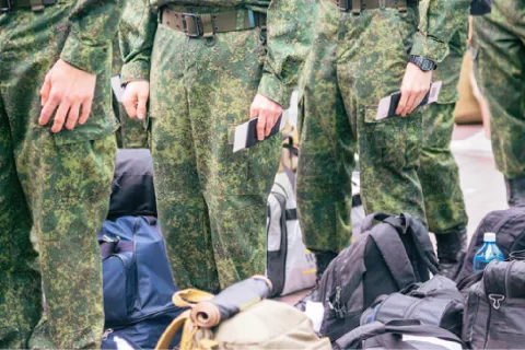Украинцев заставляют воевать против своих: Россия готовит новую мобилизацию на ВОТ