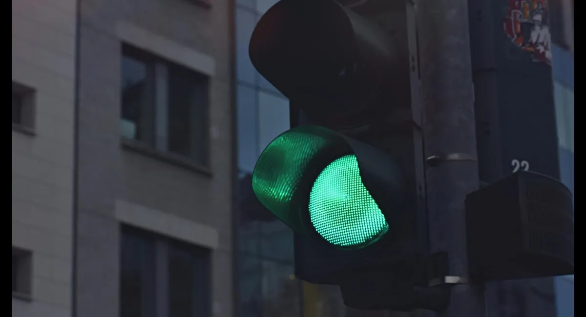 В Україні почали встановлювати світлофори зі смарагдовим кольором - today.ua