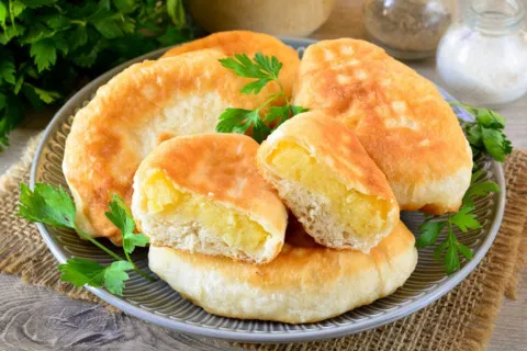 Швидко та смачно: покроковий рецепт смажених пиріжків з картоплею