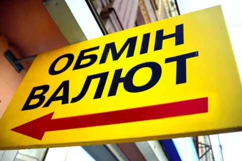 Долар більше не фаворит: яку нову валюту обрали українці