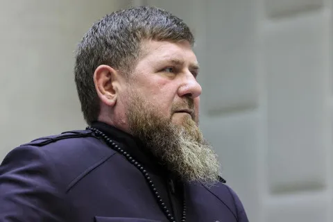 Кадыров уходит в отставку: портреты нового главы Чечни уже начали развешивать в кабинетах
