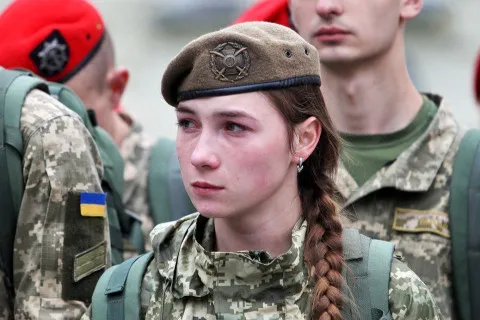 Тотальная мобилизация населения: в ВСУ призвали привлекать к срочной службе женщин 
