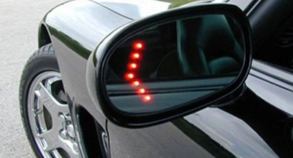 Який поворотник потрібно вмикати при в'їзді на кільце - today.ua