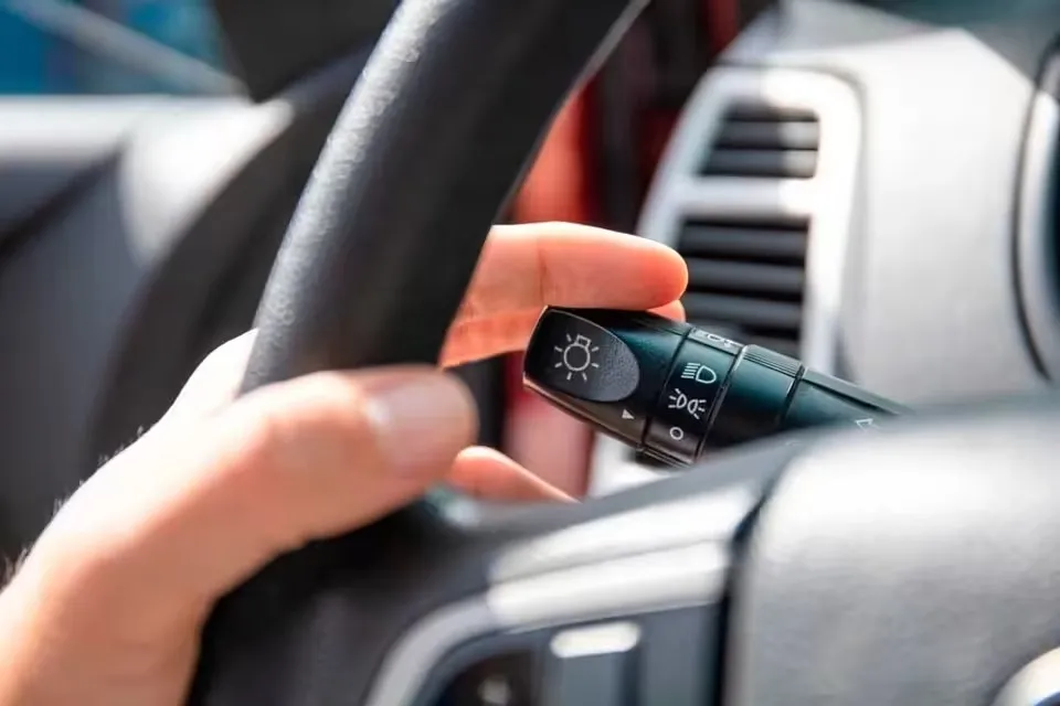 Який поворотник потрібно вмикати при в'їзді на кільце - today.ua