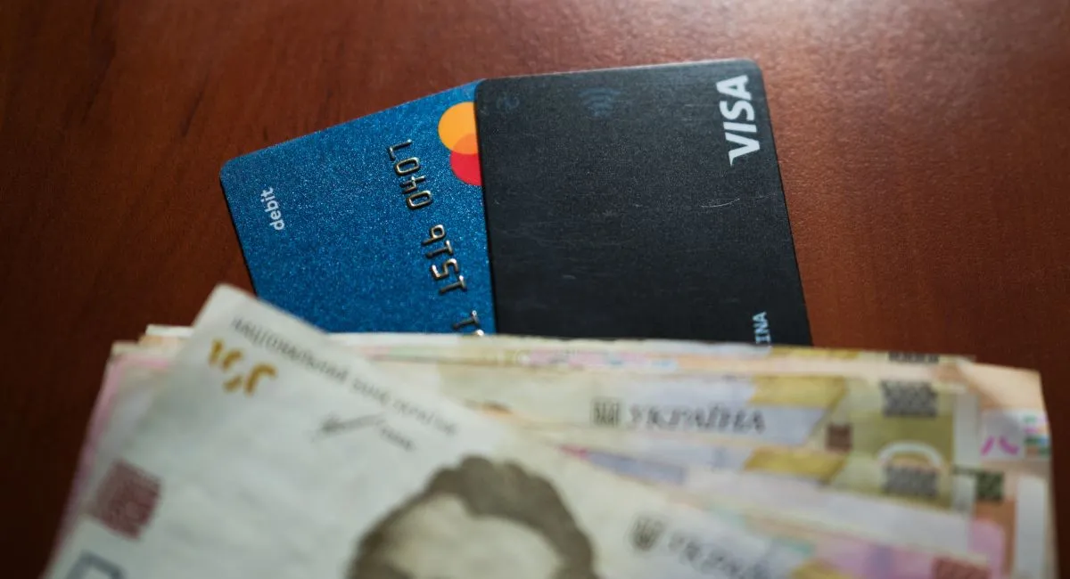 Налоговая берёт под прицел переводы украинцев: кому приходят письма счастья и почему после них открывают ФЛП - today.ua