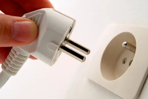 С 1 июля в украинской электросети повысят напряжение до 230 В: что будет с электроприборами