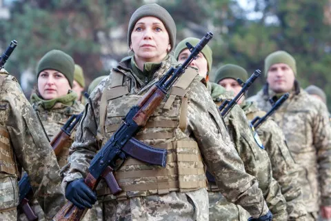 Мужчинам, чьи жены пойдут служить в ВСУ, дадут отсрочку от мобилизации