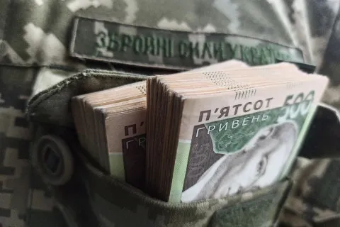 В Минобороны заявили, что военным, которые добровольно попали в плен, не будут выплачивать деньги