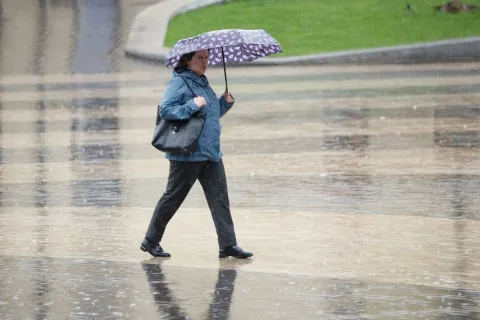 Украину накроет атмосферный фронт: в каких регионах ожидаются шквалы и град 