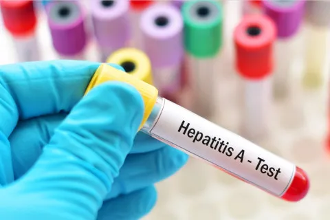 Врач назвала первые симптомы гепатита А и способ уберечь ребенка от болезни