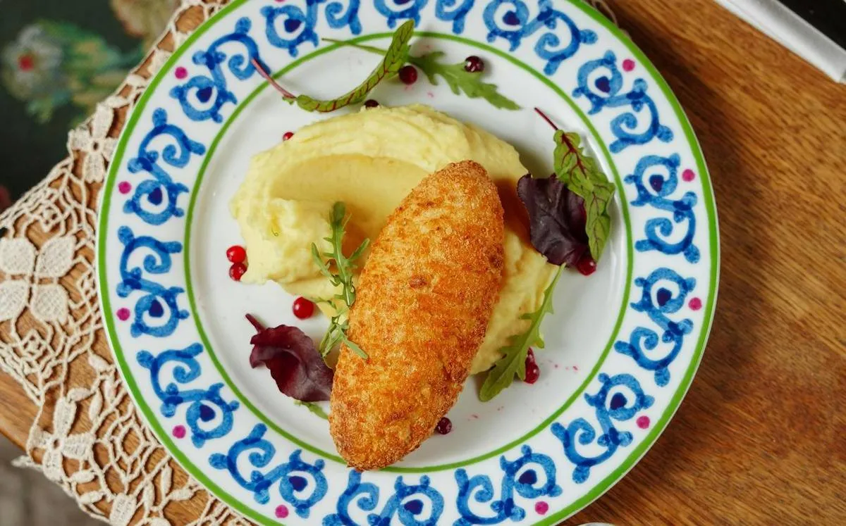 Як приготувати смачні та соковиті котлети по-київськи вдома: покроковий рецепт - today.ua