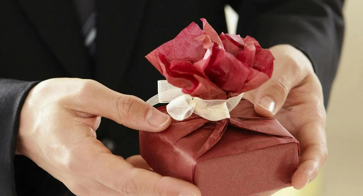 Найщедріші чоловіки за гороскопом: знаки Зодіаку, які люблять широкі жести - today.ua