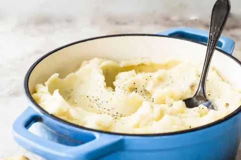 Що приготувати з залишків пюре: простий рецепт апетитних картопляних оладок