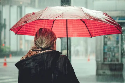 Выходные не порадуют теплом: синоптик озвучил неутешительный прогноз на уик-энд