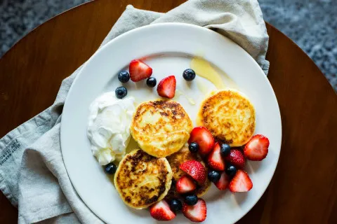 Пишні та ароматні сирники: як приготувати десерт з ідеальною текстурою