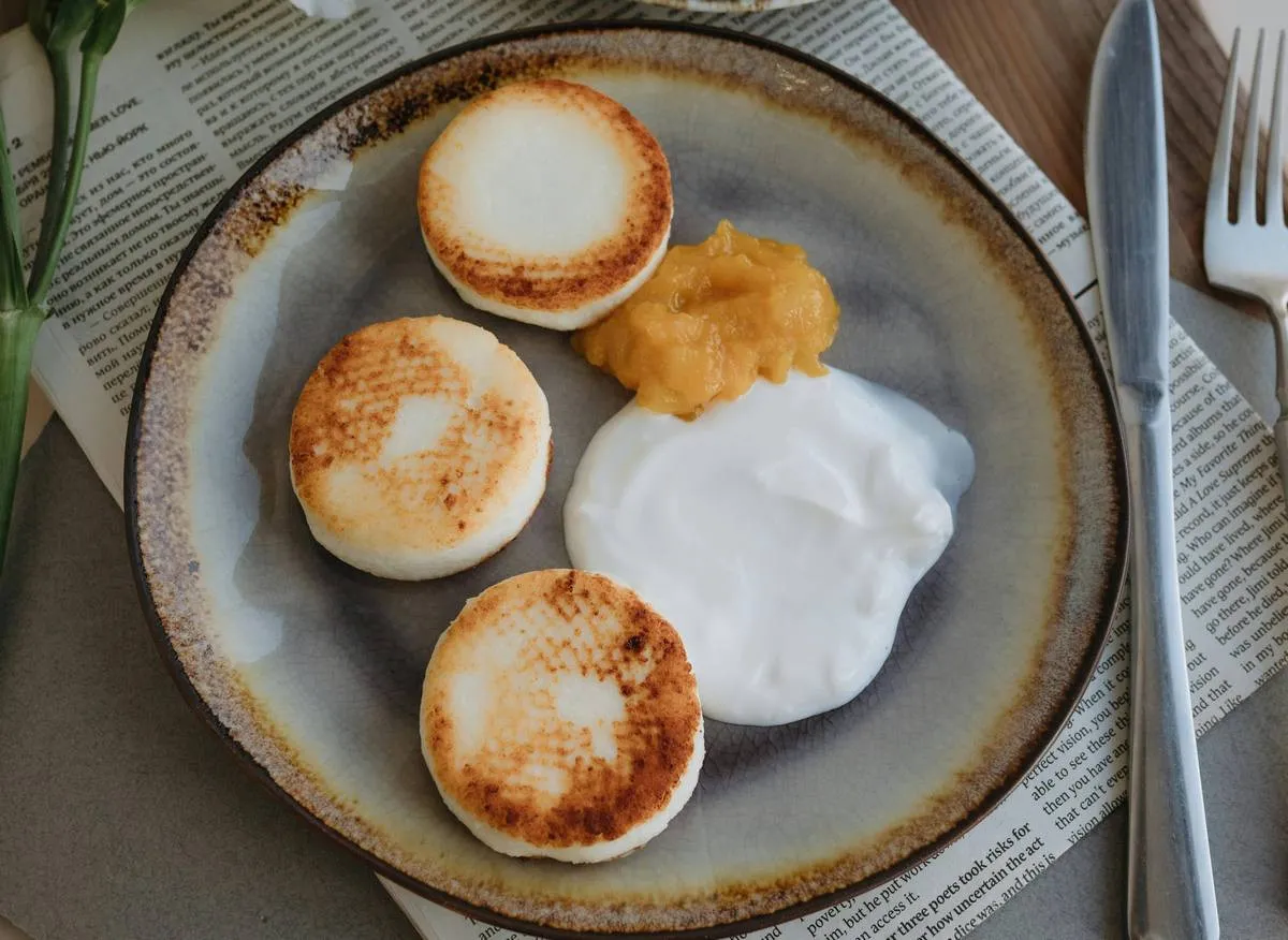 Пишні та ароматні сирники: як приготувати десерт з ідеальною текстурою Пишні та ароматні сирники: як приготувати десерт з ідеальною текстурою - today.ua