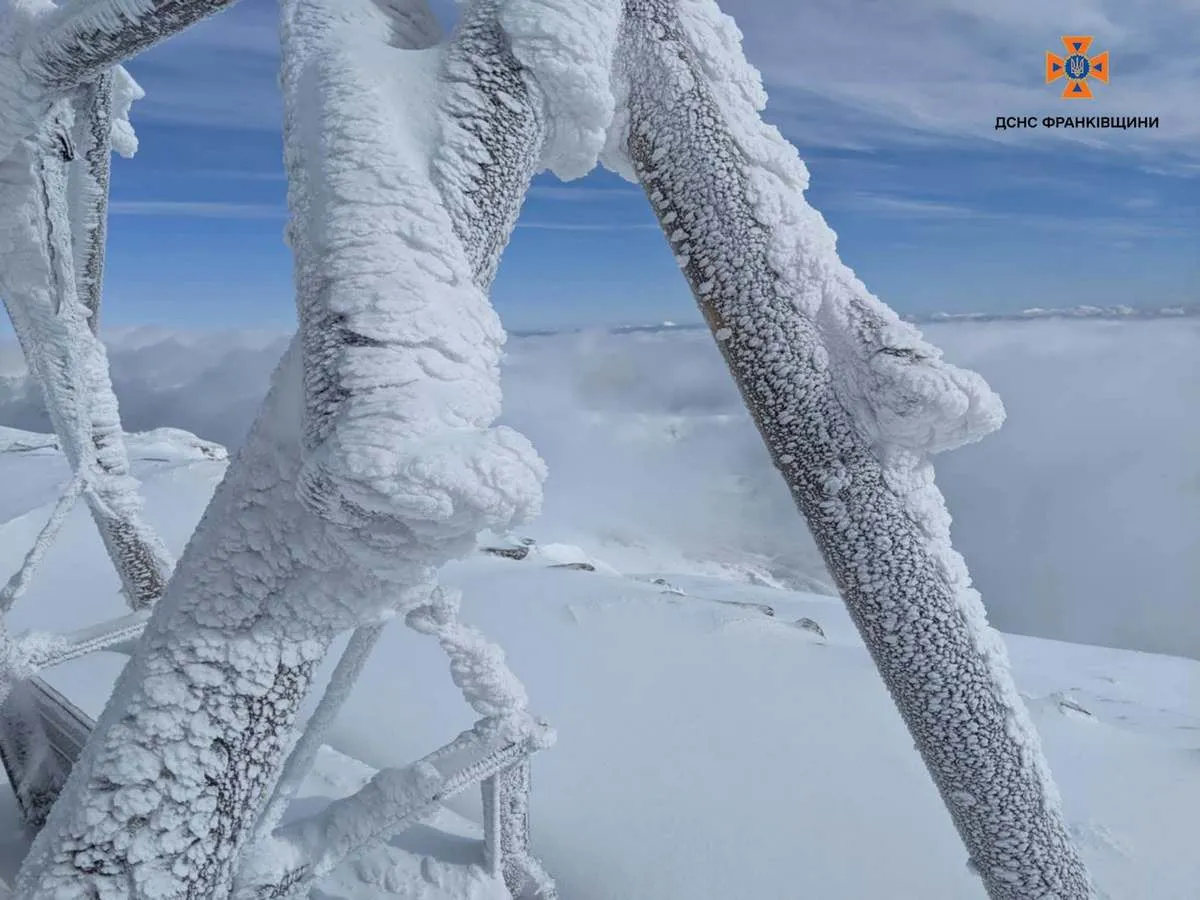 Зимові пейзажі в середині травня: Карпати засипало снігом, а температура знизилася до -3 Зимові пейзажі в середині травня: Карпати засипало снігом, а температура знизилася до -3 - today.ua