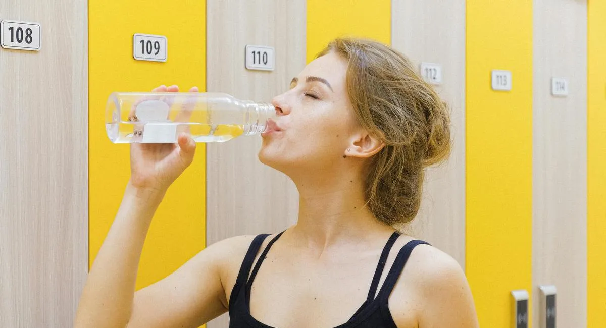 Многоразовые бутылки для воды опасны для здоровья: почему ими лучше не пользоваться - today.ua